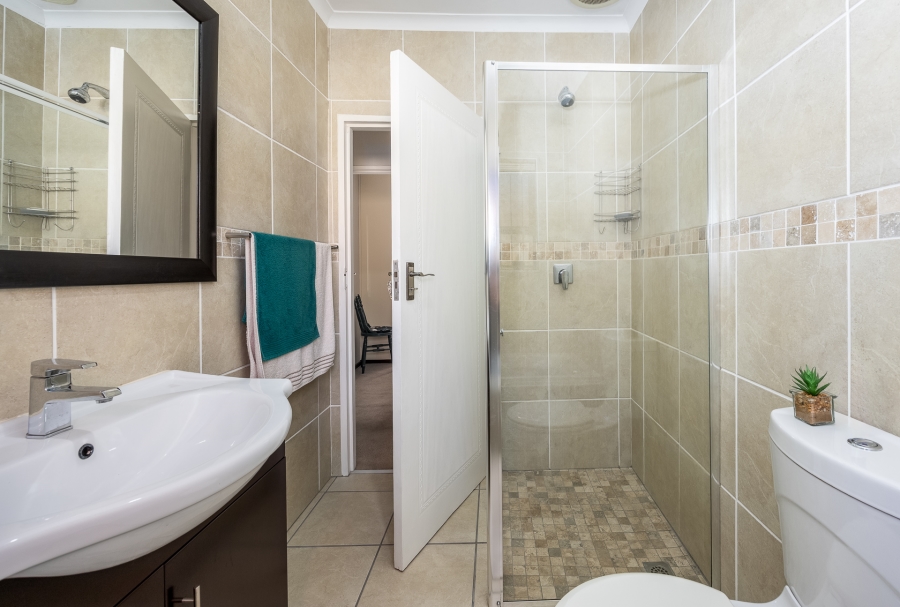5 Bedroom Property for Sale in Sonstraal Western Cape